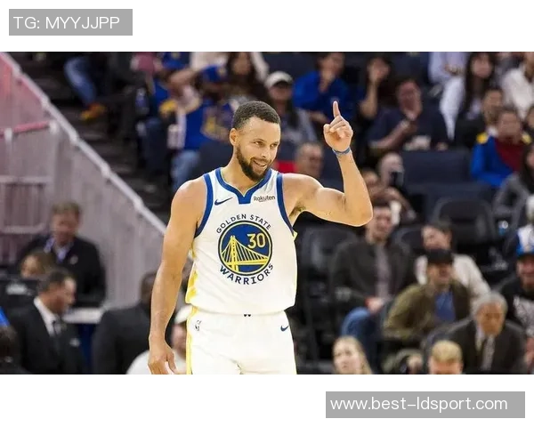 勇士半场领先4人得分上双开拓者落后7分库里贡献23分波杰15分杨瀚森缺阵